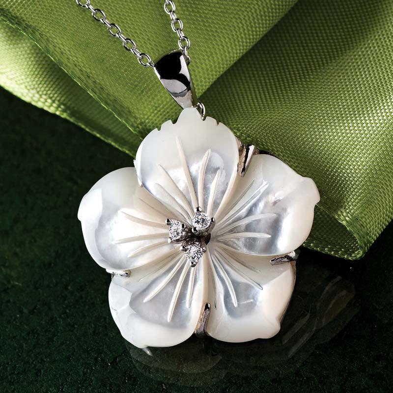 Mother of Pearl Hibiscus Necklace