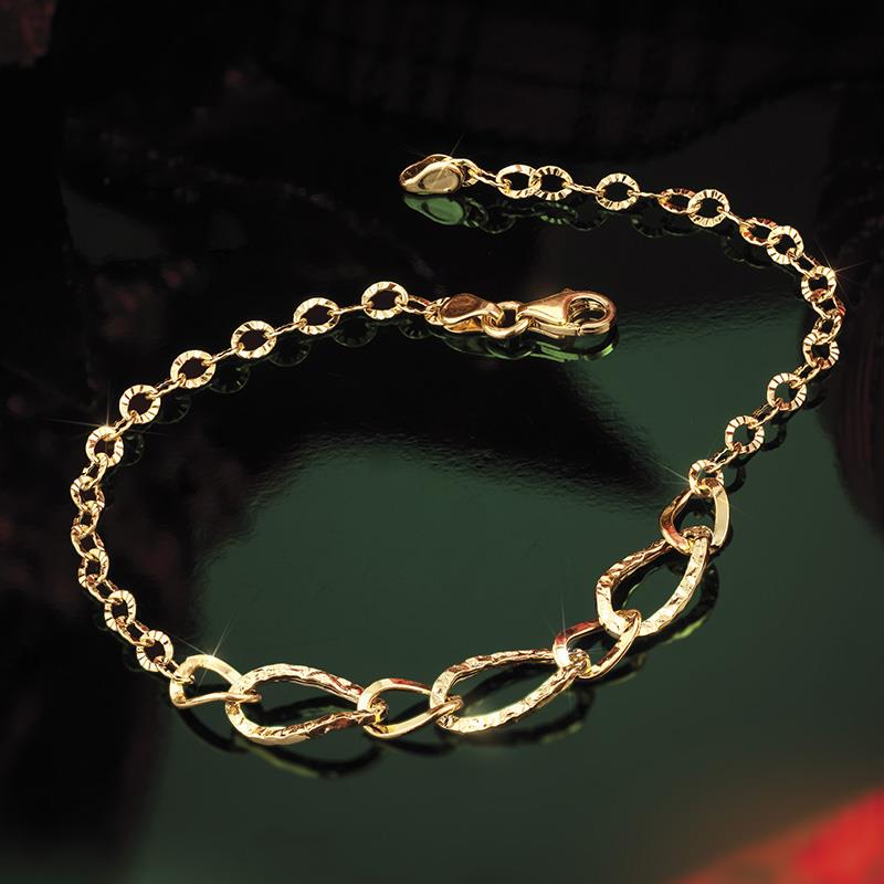 Gucci Link to Love wide chain bracelet in 18k yellow gold | GUCCI® US