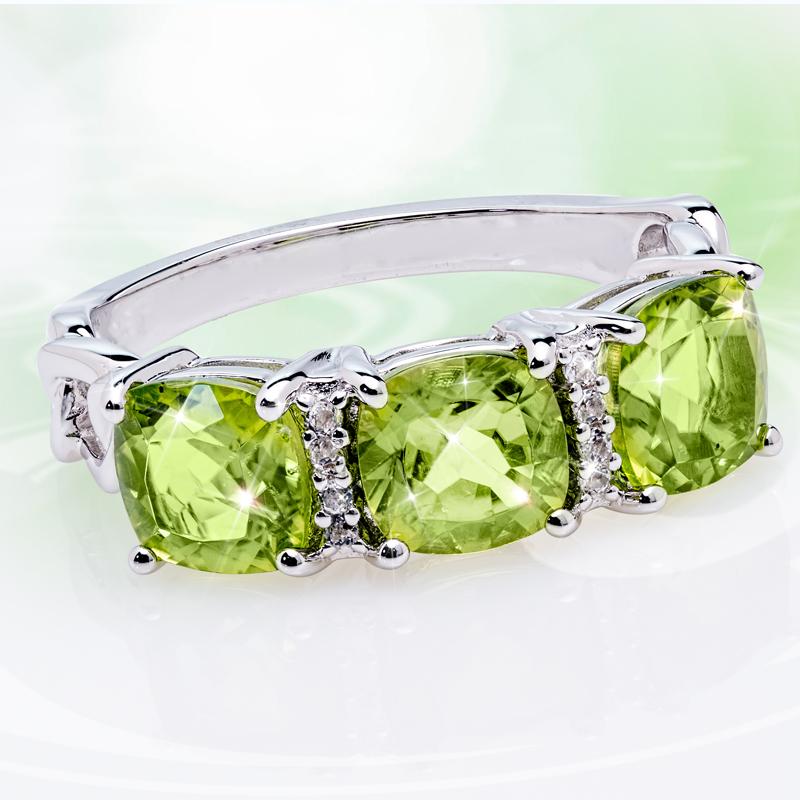 Women's Verdant Peridot Ring