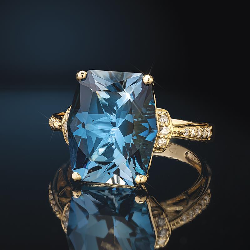 14k Gold Diver's London Blue Topaz Ring (9.52 ctw)