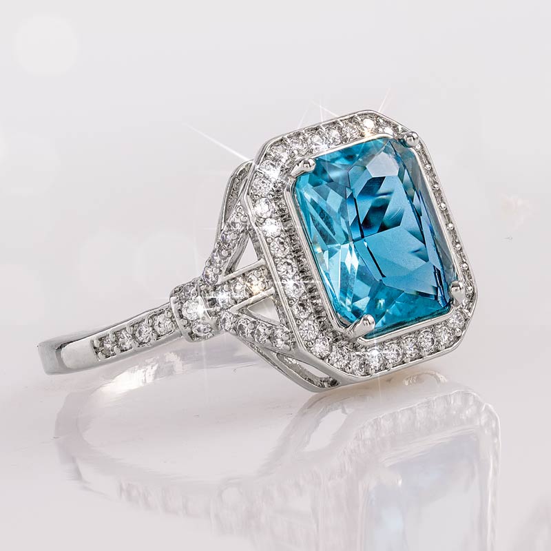 Ocean's Halo DiamondAura Ring
