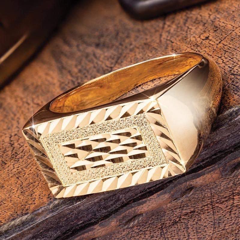 The Kingpin Ring (gold-finished)
